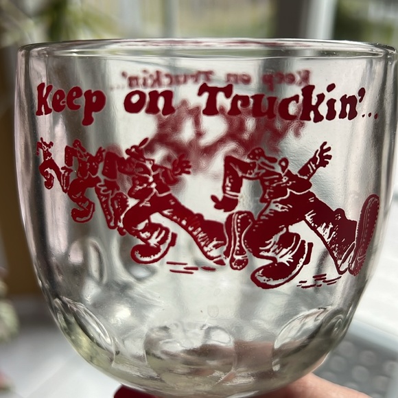 Set of 3 vintage Keep On Truckin’ beer goblets - Picture 2 of 3